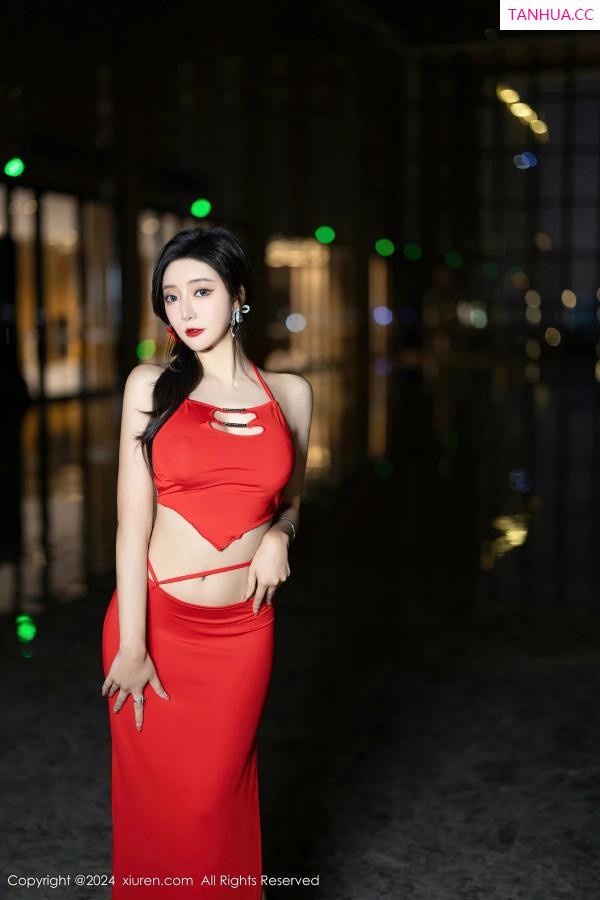 王馨瑶  [XiuRen]高清写真图 2024.04.11 No.8378 王馨瑶yanni 丝袜美腿第3张图片